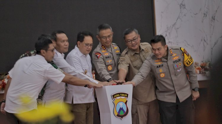 Kapolda Jatim dan Pj.Gubernur Launching Benih Jagung Merk Bhayangkara di Blitar